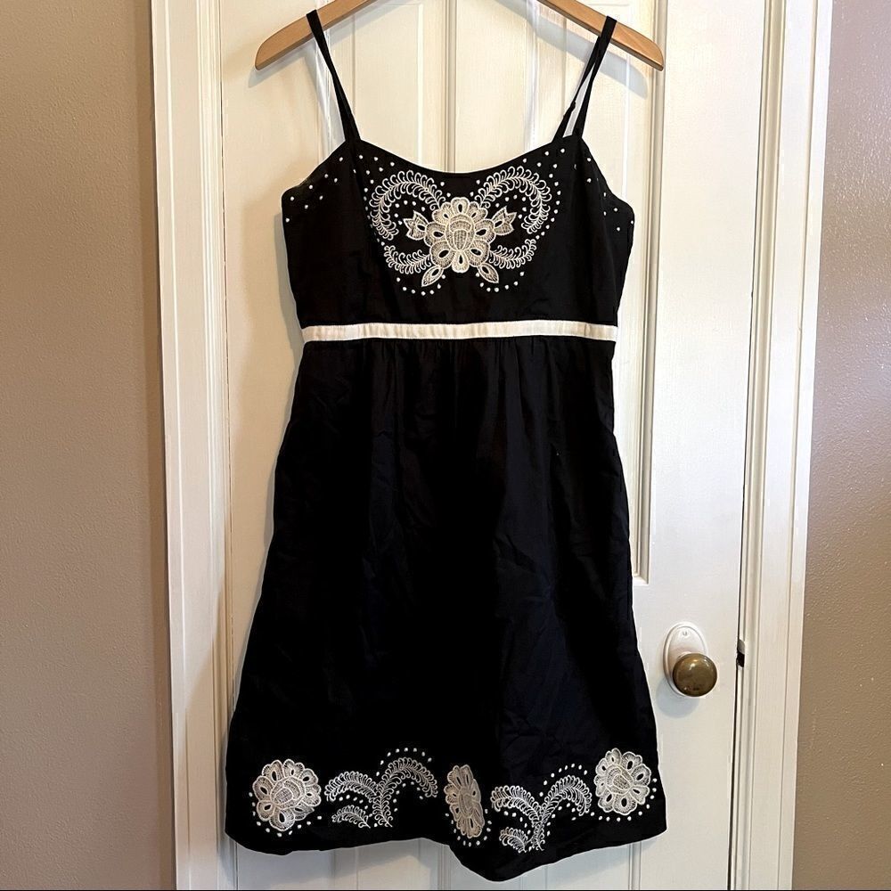 Moulinette Soeurs Anthropologie black dress with white lace